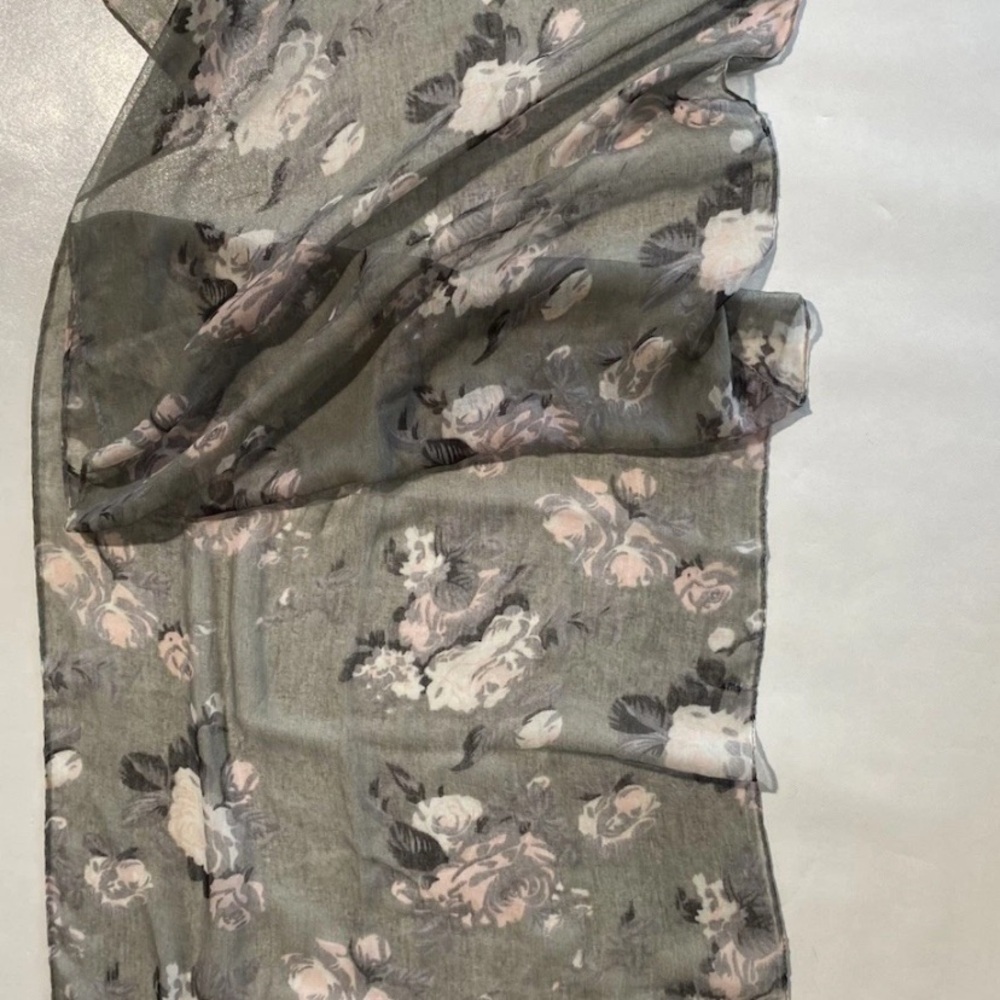 GOOD Lot Of 3 Women’s Scarfs, Floral, Pink & Gray, Sheer & Thick Scarfs - Picture 10 of 15